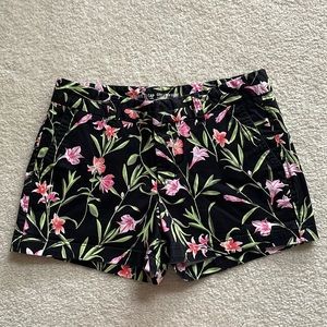 Ladies Gap Floral 3” Shorts